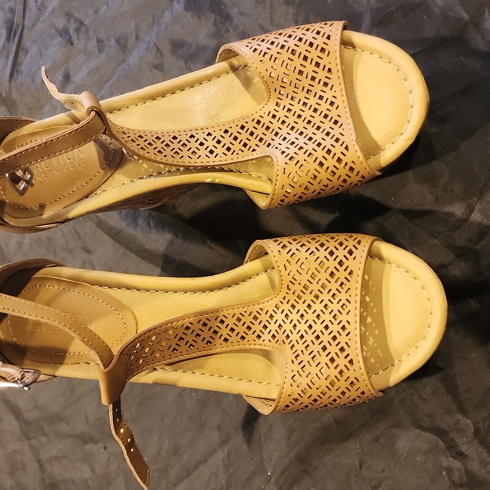 Women's shoes
